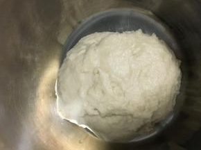 中种面团揉至无干粉，放冰箱冷藏