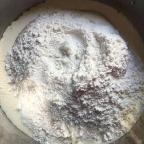 中种加主面团除黄油外材料用后油法揉面