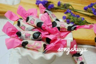 晾凉，切成适合的小块，包上漂亮的糖纸。