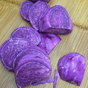 紫薯洗干净去皮切成薄片