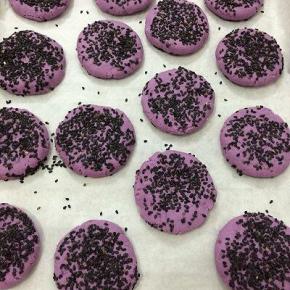 全部做完，放入烤盘中。将烤盘放入，提前预热好的烤箱中，放在中层，上下火150度烤20分钟