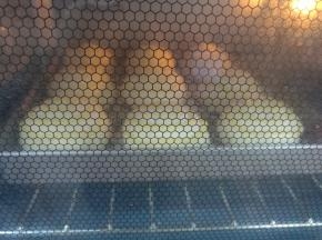 送入预热好的烤箱以上下火195度烘烤18分钟即可。