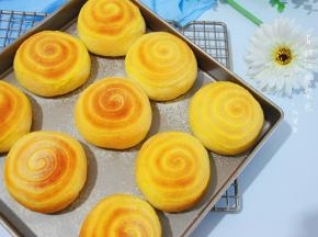 面包出炉。