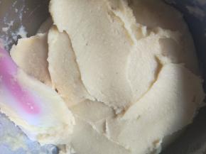 得到均匀细腻的绿豆糊。