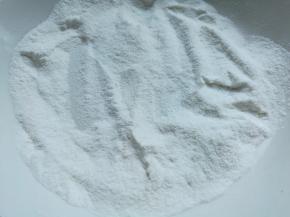 用盘子装50克糯米粉，入微波炉高火45秒，做手粉。