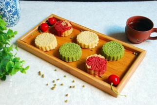 做好的绿豆糕入冰箱冷藏过夜更好吃哦！