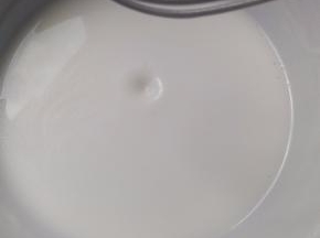 加热到面糊成稠，比牛奶稠2倍。