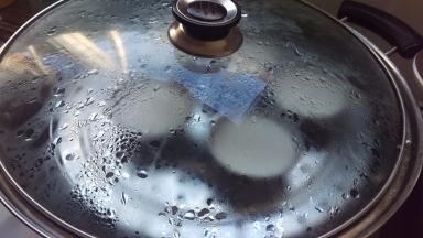 再烧热水，放热水上加热。15分钟。