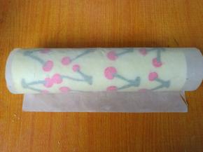 借助油布卷起，送入烤箱定型1个小时。