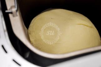 揉至如图状态。面团光滑不粘手即可