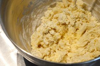 用筷子稍做搅拌混合到如图就可以