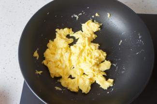 热锅热油炒鸡蛋