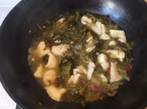 鱼片变白立即关火倒入大碗中