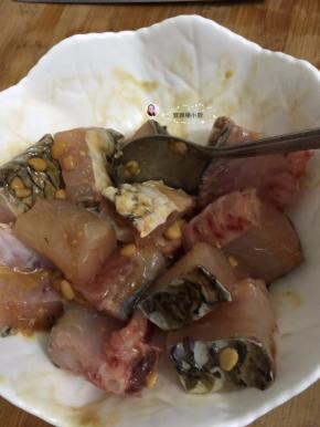 7. 把所有加入的调料拌匀腌制10分钟