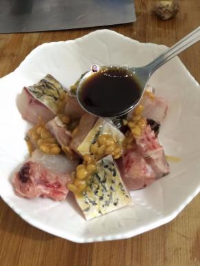 5. 再加入1勺的生抽