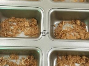 模具中码入松肉