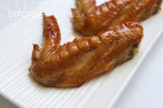 嫩嫩的烤鸡翅