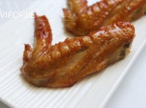 嫩嫩的烤鸡翅