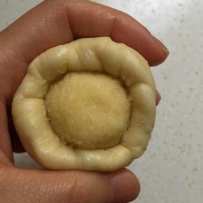 放虎口处,慢慢向上收