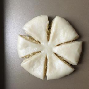 用剪刀剪成六等份，中间不要剪断