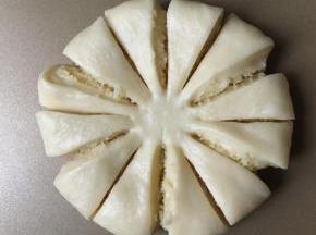 每片的中间再剪一刀