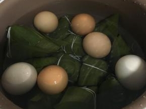 包好后放高压锅压二个煮汤程序，并保温一晚上