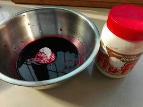 甜菜汁加酵母加棉花糖混合