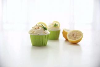 奶酪霜装饰了柠檬片的那部分由于吸收了柠檬汁的味道是最好吃的哦~（不过也可能因为我喜欢吃酸的吧）