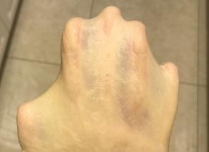 取出后看看出膜情况，正常出薄膜就可以的，要求完美的亲可配合手揉揉出手套膜。