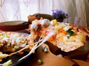 取一块儿，芝士拉丝。