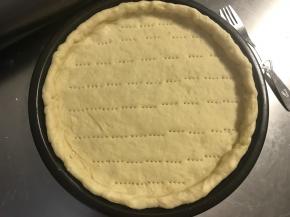 卷好固定好收口。表面扎些眼防鼓起。