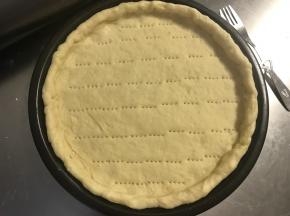 卷好固定好收口。表面扎些眼防鼓起。