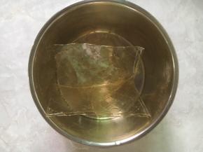 （慕斯糊）吉利丁用冰水泡软。