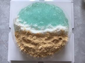 第三步撒上小沙粒(饼干碎)。