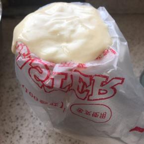 翻拌搅匀，装入裱花袋中。