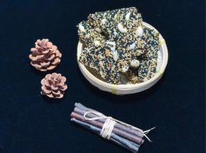 掰成大块后食用。