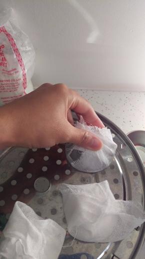 再倒扣在蒸盘上面。