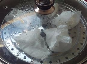 再放在蒸炉蒸10分钟 就可以出锅咯，中火！