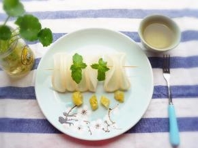 腌好的萝卜酸辣可口，配稀饭非常好吃