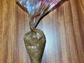 装入裱花袋，选用大六齿裱花嘴。