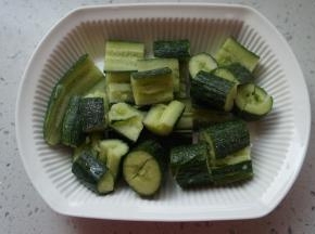 加入1勺盐腌十分钟