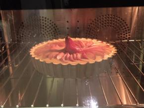 烤箱预热150度，烘烤35-40分钟至金黄色