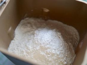 加入面粉 开始揉面