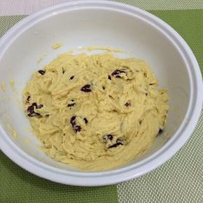 搅拌均匀，盖上保鲜膜放在温暖处发酵30分钟