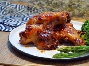 做好照烧鸡腿（做法见我的菜谱—照烧鸡腿）