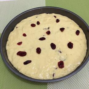 上面放入剩下的蔓越莓干