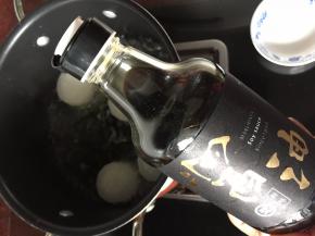 然后转小火加入又伊鲜鲜味酱油