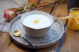 这碗果酱拉花是叶子的形状