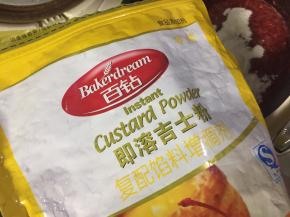 大概煮半个小时就可以加入吉士粉和玉米淀粉搅拌均匀，起锅前滴入柠檬汁搅拌均匀稍煮片刻即可