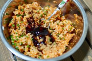 放入调料 搅拌均匀